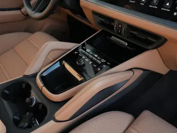 PORSCHE Cayenne MASSAGE-2DISPLAY-PANO-INNO-BOSE-BEIGE