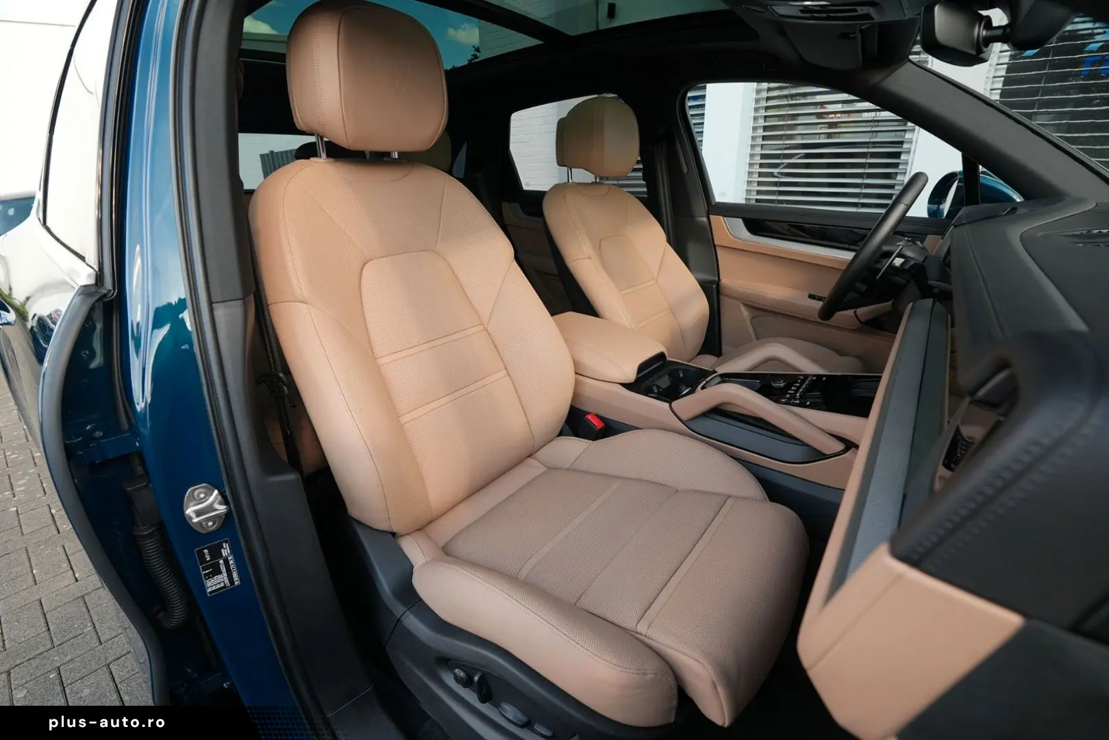 PORSCHE Cayenne MASSAGE-2DISPLAY-PANO-INNO-BOSE-BEIGE