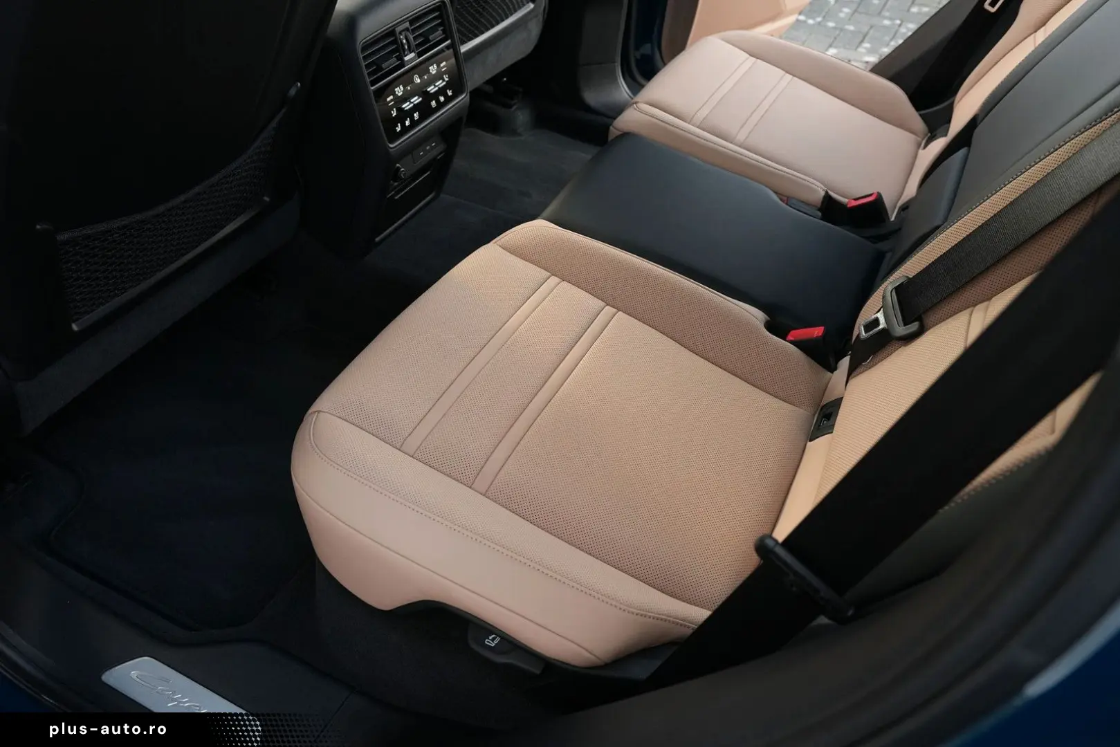 PORSCHE Cayenne MASSAGE-2DISPLAY-PANO-INNO-BOSE-BEIGE
