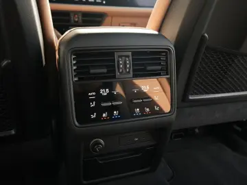 PORSCHE Cayenne MASSAGE-2DISPLAY-PANO-INNO-BOSE-BEIGE