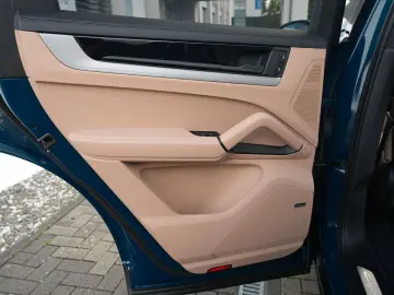 PORSCHE Cayenne MASSAGE-2DISPLAY-PANO-INNO-BOSE-BEIGE