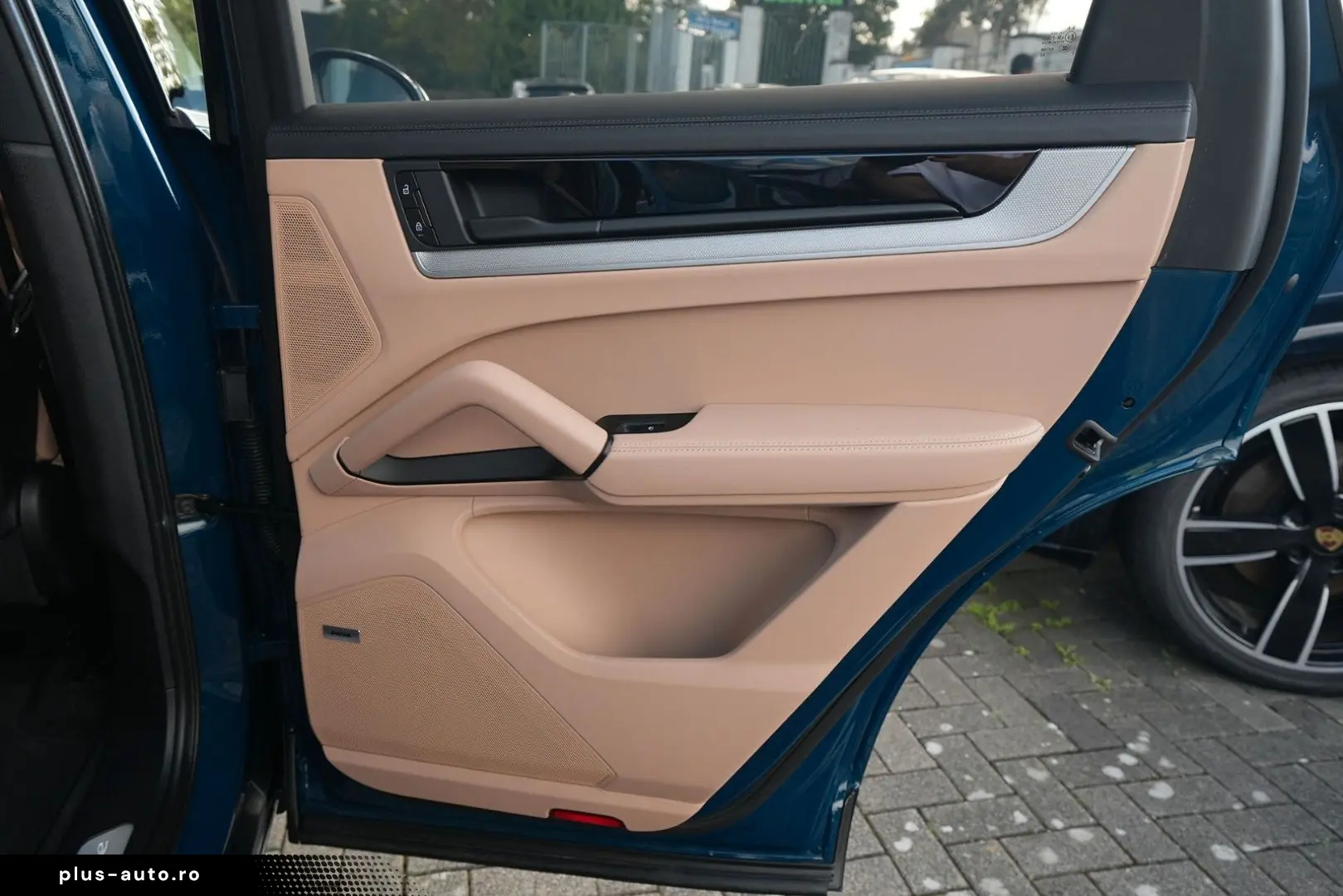 PORSCHE Cayenne MASSAGE-2DISPLAY-PANO-INNO-BOSE-BEIGE