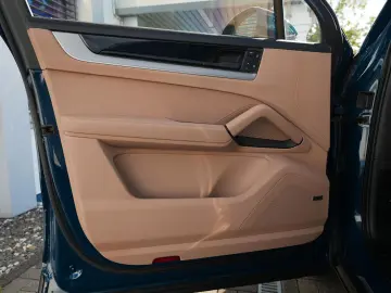 PORSCHE Cayenne MASSAGE-2DISPLAY-PANO-INNO-BOSE-BEIGE