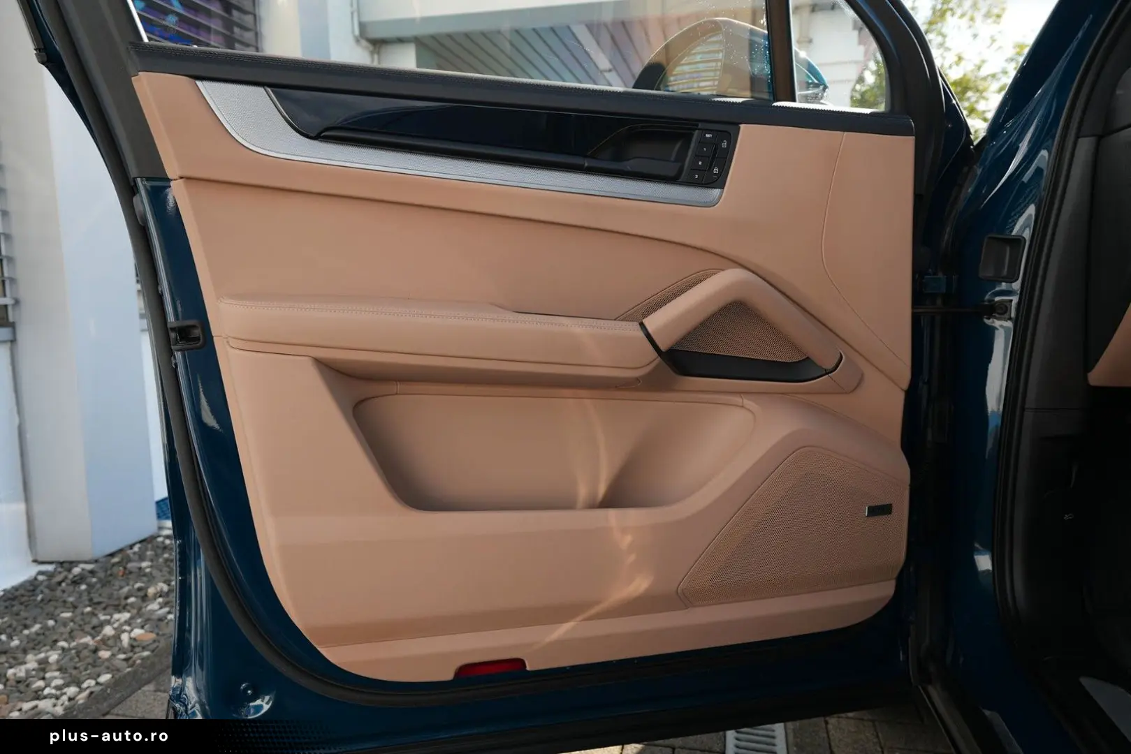 PORSCHE Cayenne MASSAGE-2DISPLAY-PANO-INNO-BOSE-BEIGE