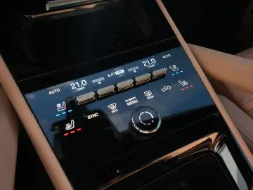 PORSCHE Cayenne MASSAGE-2DISPLAY-PANO-INNO-BOSE-BEIGE