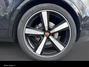 PORSCHE Cayenne E-Hybrid Coupe Black Edition HA-Lenkung