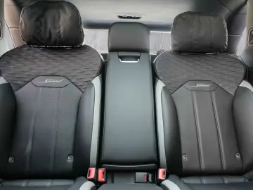 BENTLEY Bentayga Speed Light Emerald  Leather  Carbon