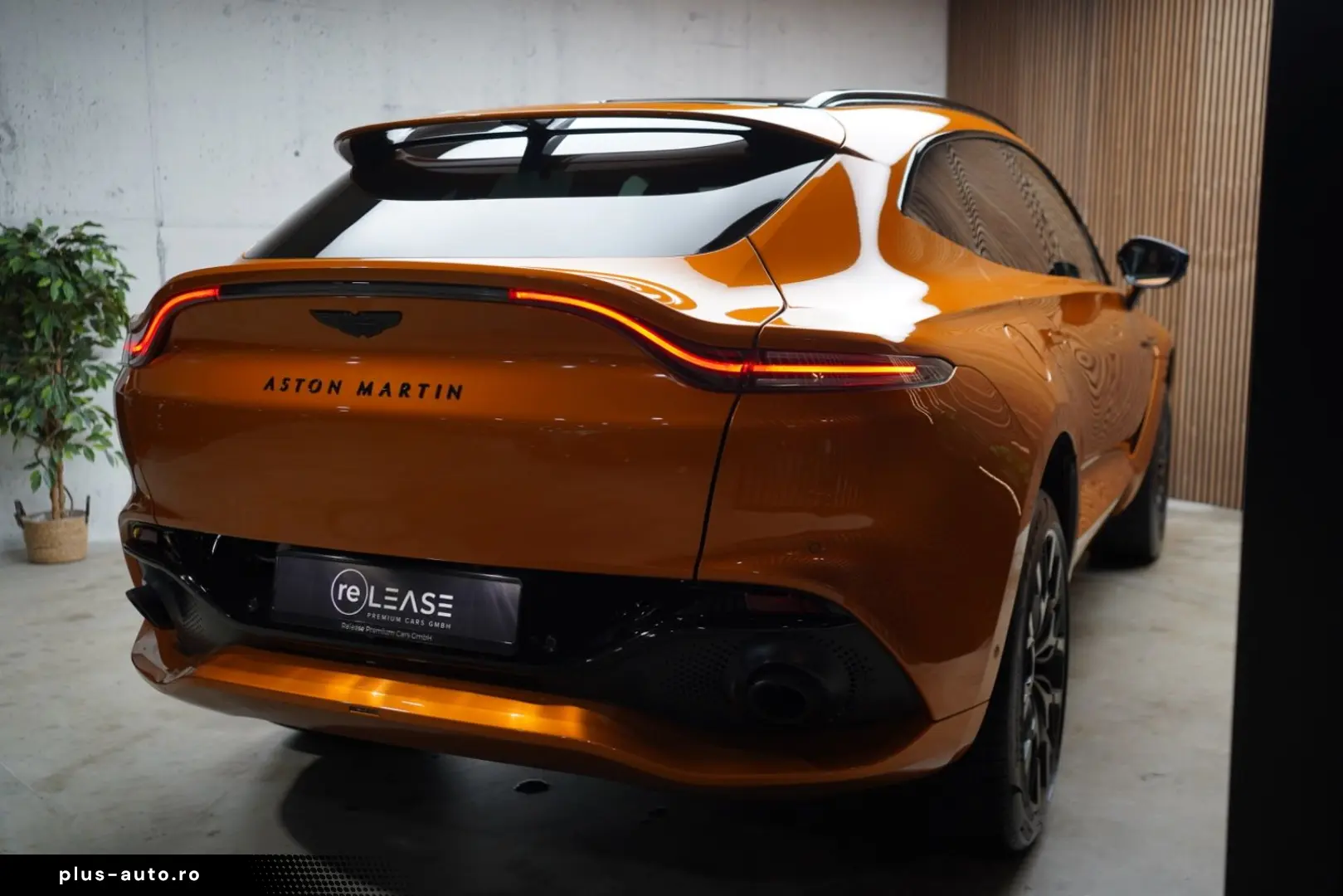 ASTON MARTIN DBX 4.0 V8
