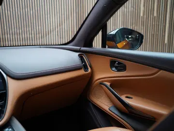ASTON MARTIN DBX 4.0 V8