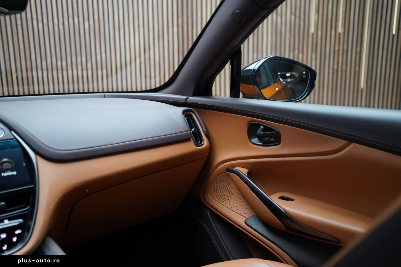 ASTON MARTIN DBX 4.0 V8