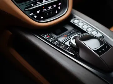 ASTON MARTIN DBX 4.0 V8