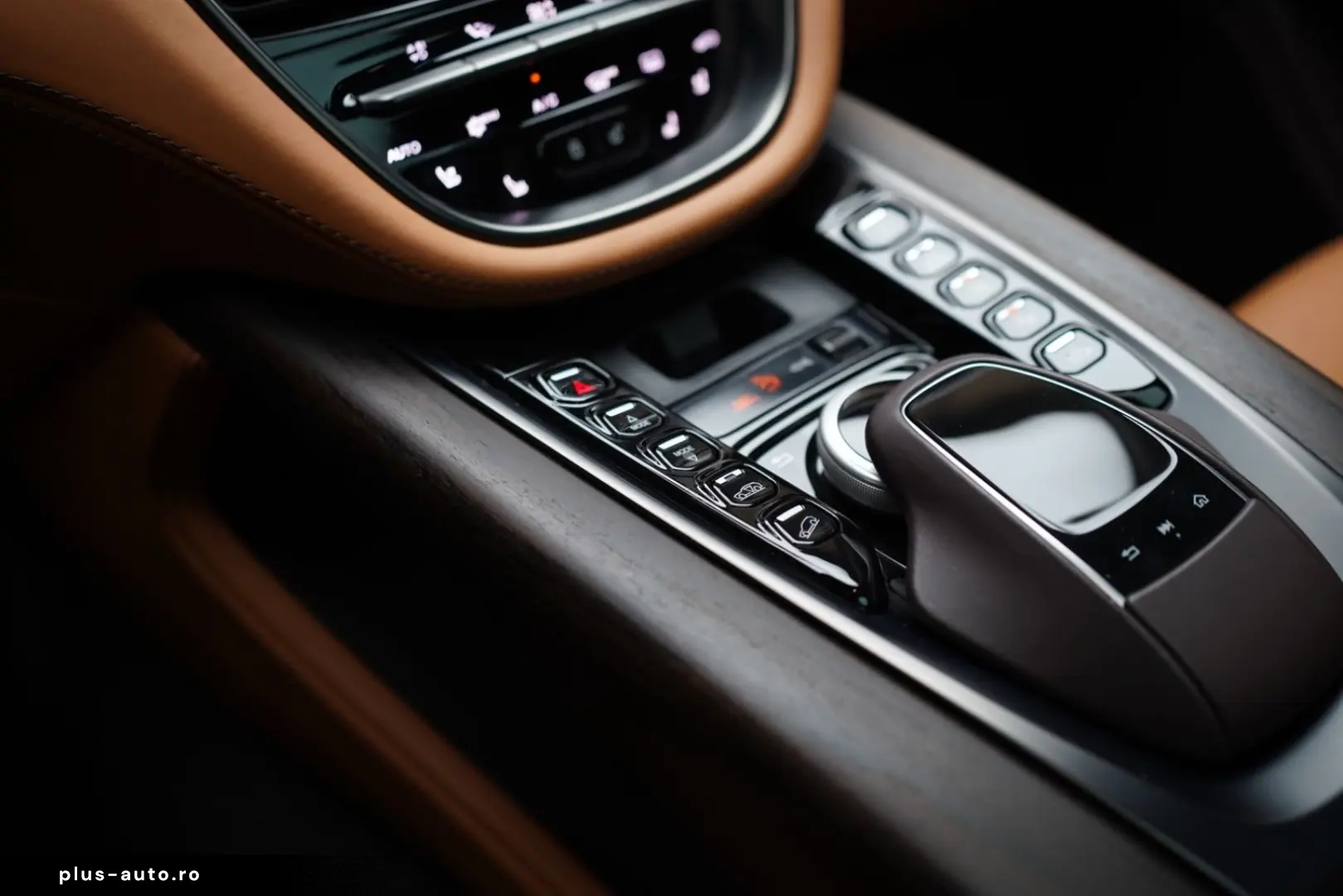 ASTON MARTIN DBX 4.0 V8