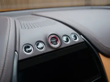 ASTON MARTIN DBX 4.0 V8