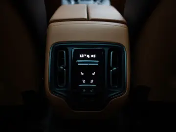 ASTON MARTIN DBX 4.0 V8