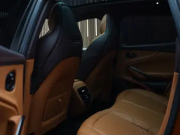 ASTON MARTIN DBX 4.0 V8