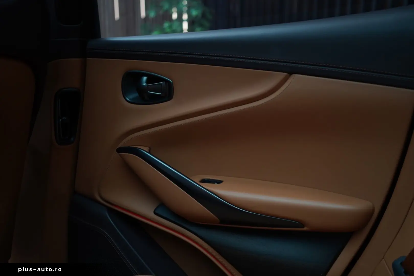 ASTON MARTIN DBX 4.0 V8