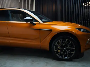 ASTON MARTIN DBX 4.0 V8