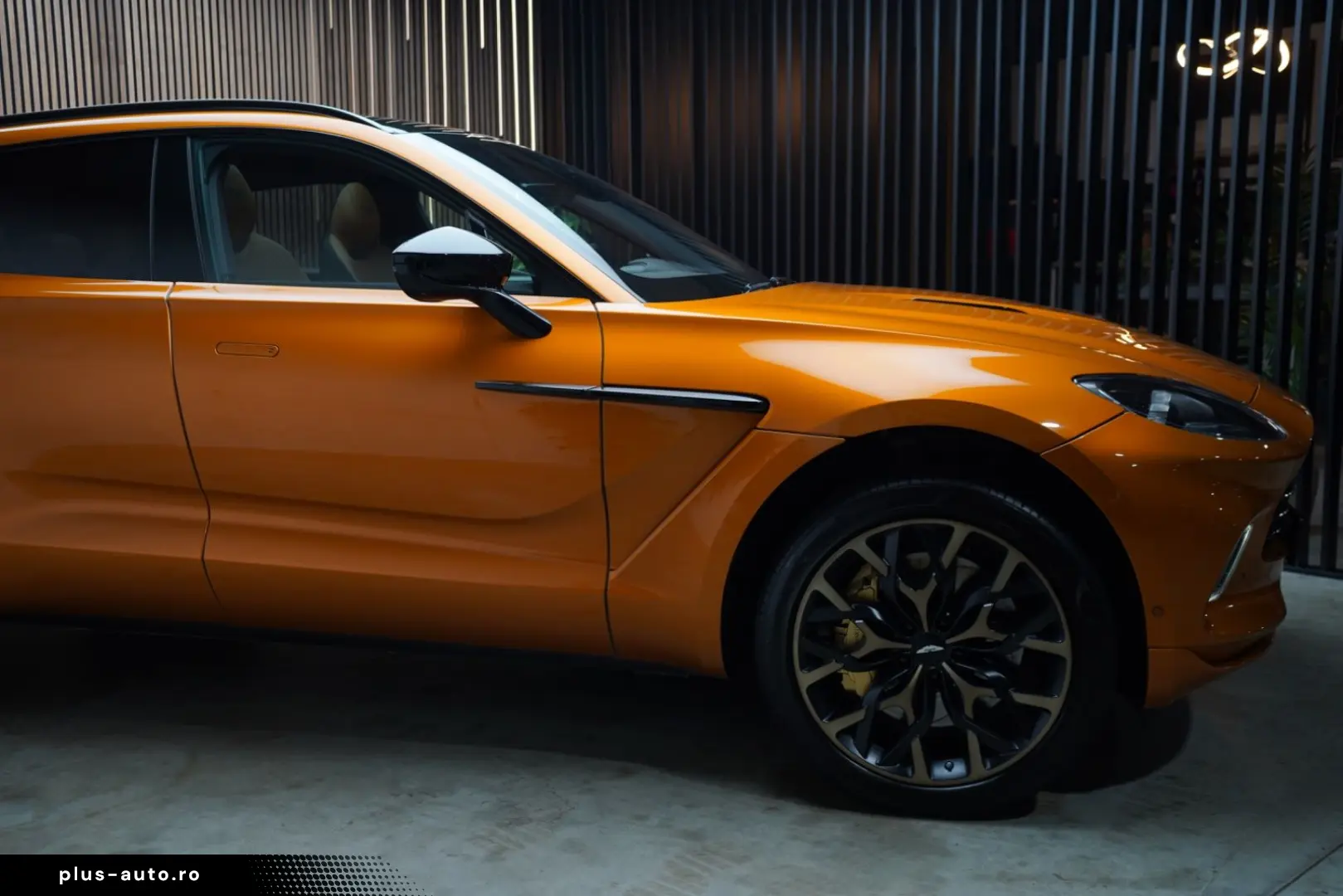 ASTON MARTIN DBX 4.0 V8