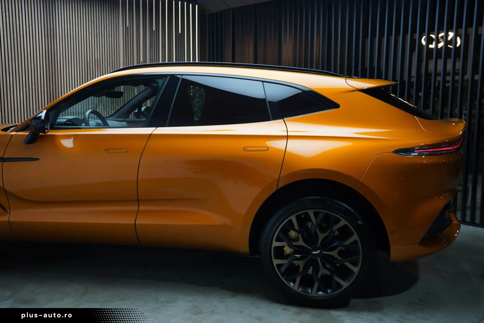 ASTON MARTIN DBX 4.0 V8