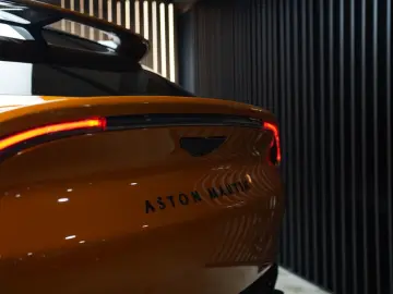 ASTON MARTIN DBX 4.0 V8