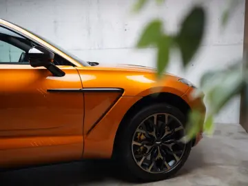 ASTON MARTIN DBX 4.0 V8