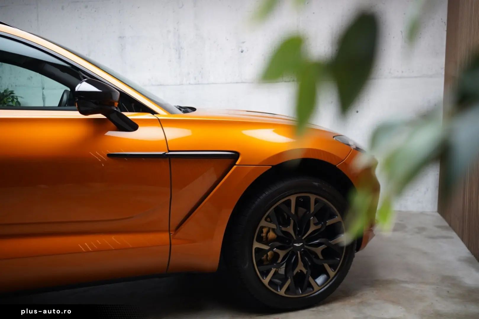 ASTON MARTIN DBX 4.0 V8