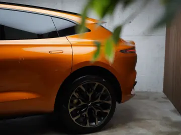 ASTON MARTIN DBX 4.0 V8