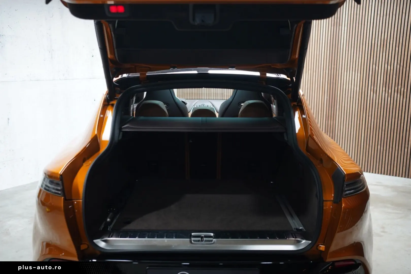 ASTON MARTIN DBX 4.0 V8