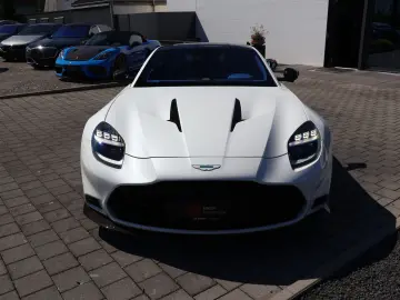 ASTON MARTIN Vanquish V12 by  Q  full CARBON-Sonderl…