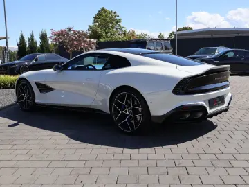 ASTON MARTIN Vanquish V12 by  Q  full CARBON-Sonderl…