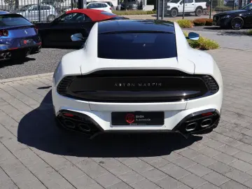 ASTON MARTIN Vanquish V12 by  Q  full CARBON-Sonderl…