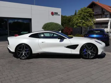 ASTON MARTIN Vanquish V12 by  Q  full CARBON-Sonderl…