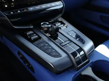 ASTON MARTIN Vanquish V12 by  Q  full CARBON-Sonderl…