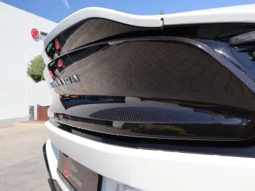 ASTON MARTIN Vanquish V12 by  Q  full CARBON-Sonderl…