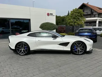 ASTON MARTIN Vanquish V12 by  Q  full CARBON-Sonderl…