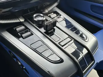 ASTON MARTIN Vanquish V12 by  Q  full CARBON-Sonderl…