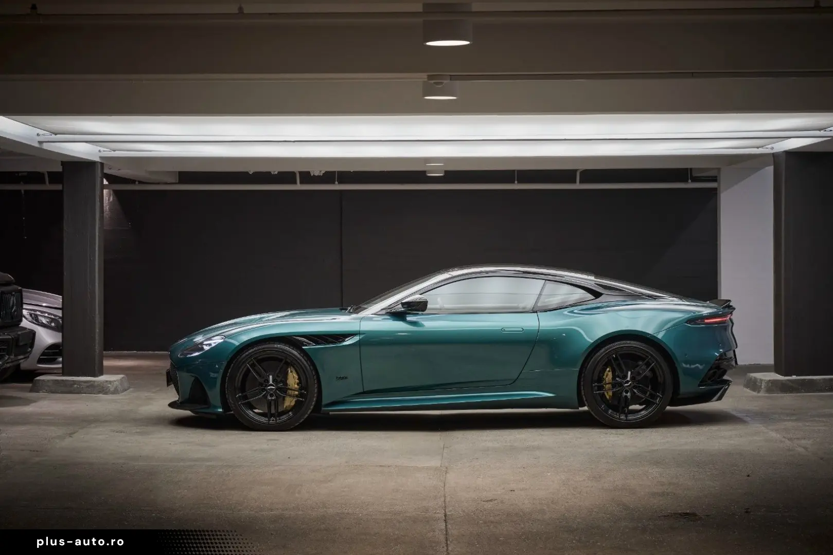 ASTON MARTIN DBS 5.2 V12