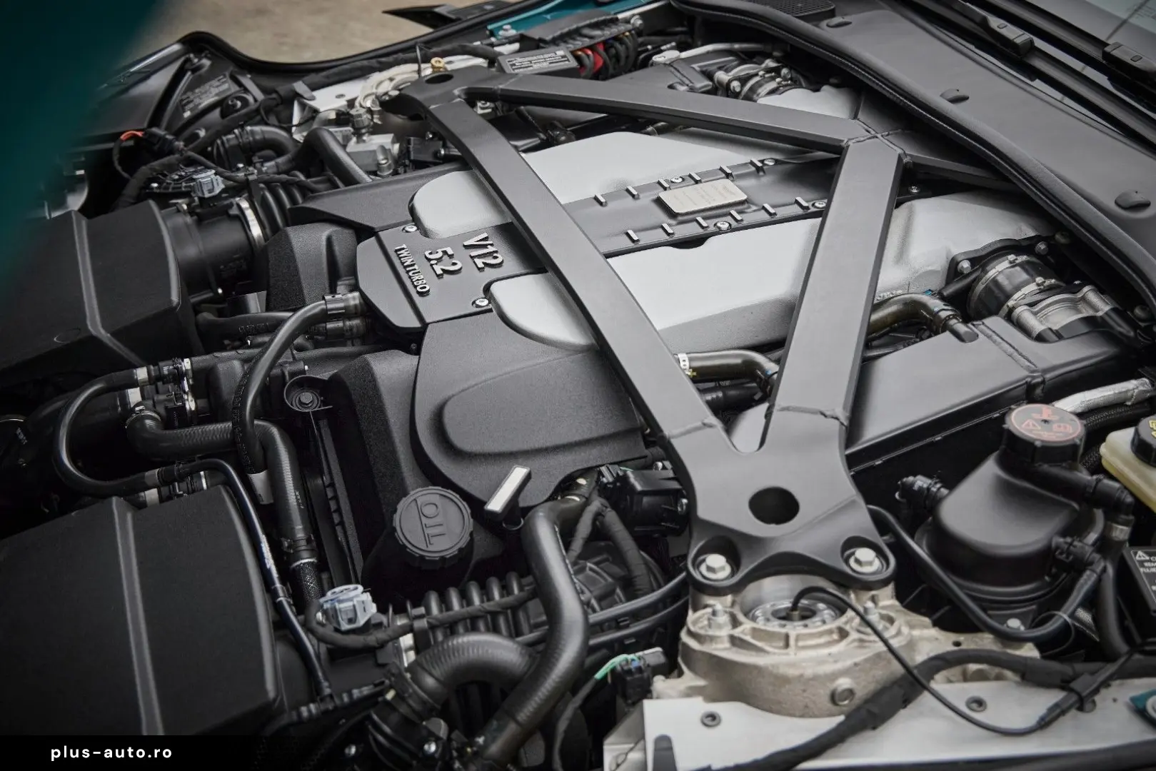 ASTON MARTIN DBS 5.2 V12