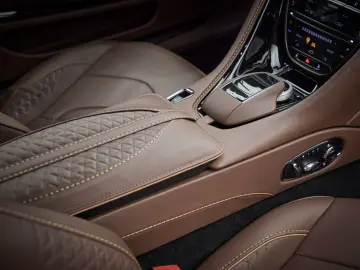 ASTON MARTIN DBS 5.2 V12