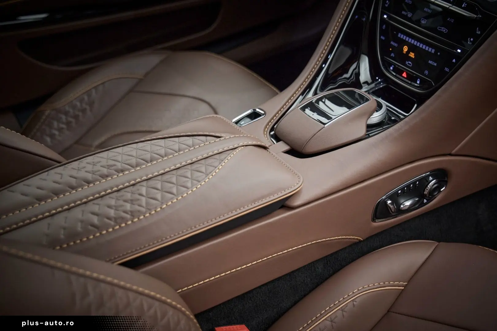 ASTON MARTIN DBS 5.2 V12