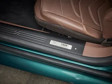 ASTON MARTIN DBS 5.2 V12