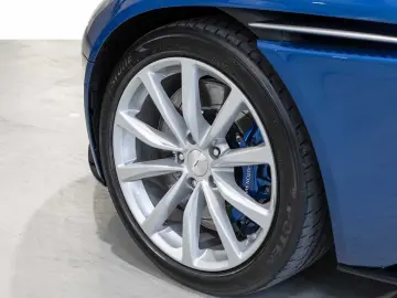 ASTON MARTIN DB11 Volante -Plasma Blue-