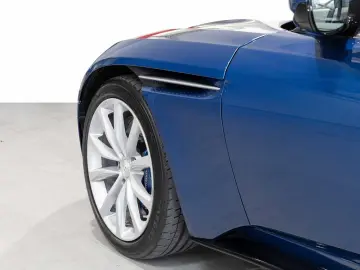 ASTON MARTIN DB11 Volante -Plasma Blue-