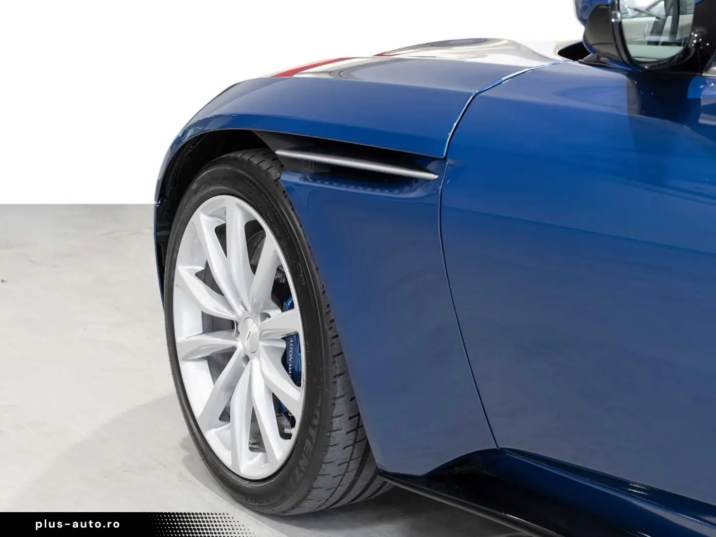 ASTON MARTIN DB11 Volante -Plasma Blue-