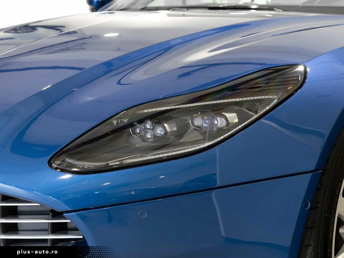 ASTON MARTIN DB11 Volante -Plasma Blue-