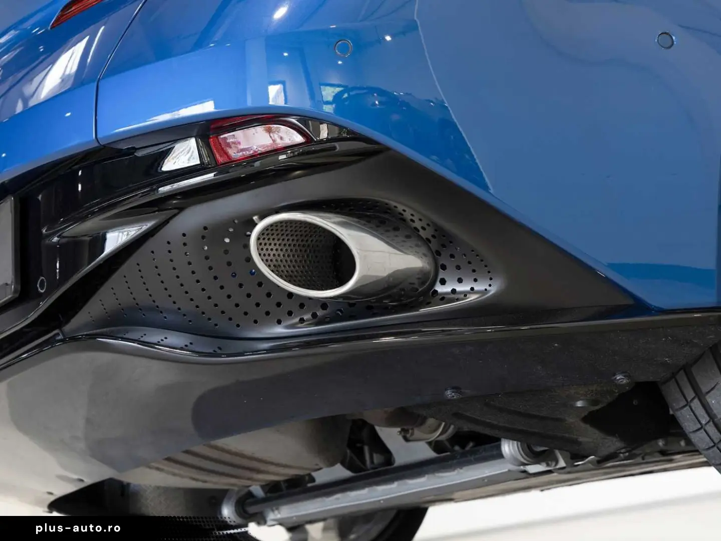 ASTON MARTIN DB11 Volante -Plasma Blue-