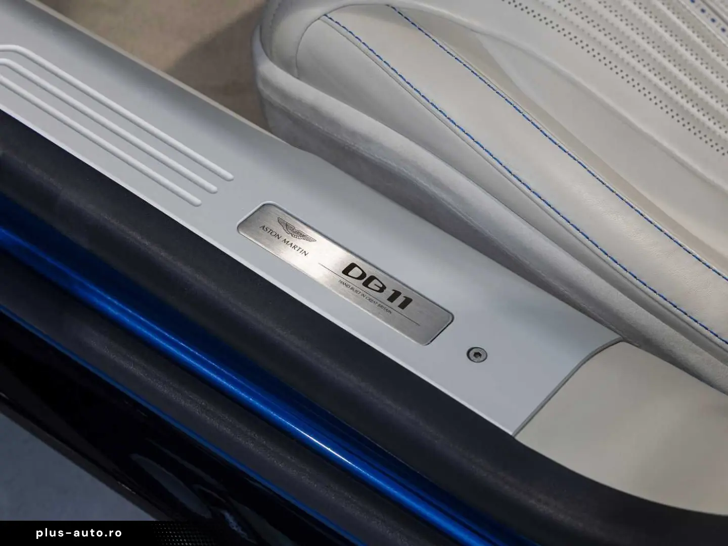 ASTON MARTIN DB11 Volante -Plasma Blue-