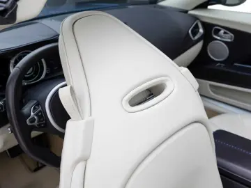 ASTON MARTIN DB11 Volante -Plasma Blue-