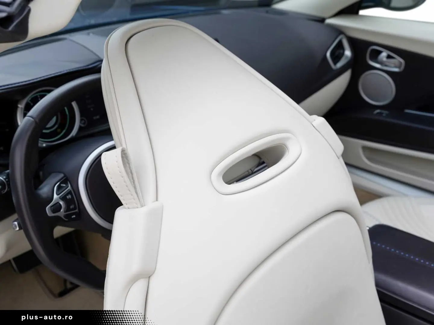ASTON MARTIN DB11 Volante -Plasma Blue-