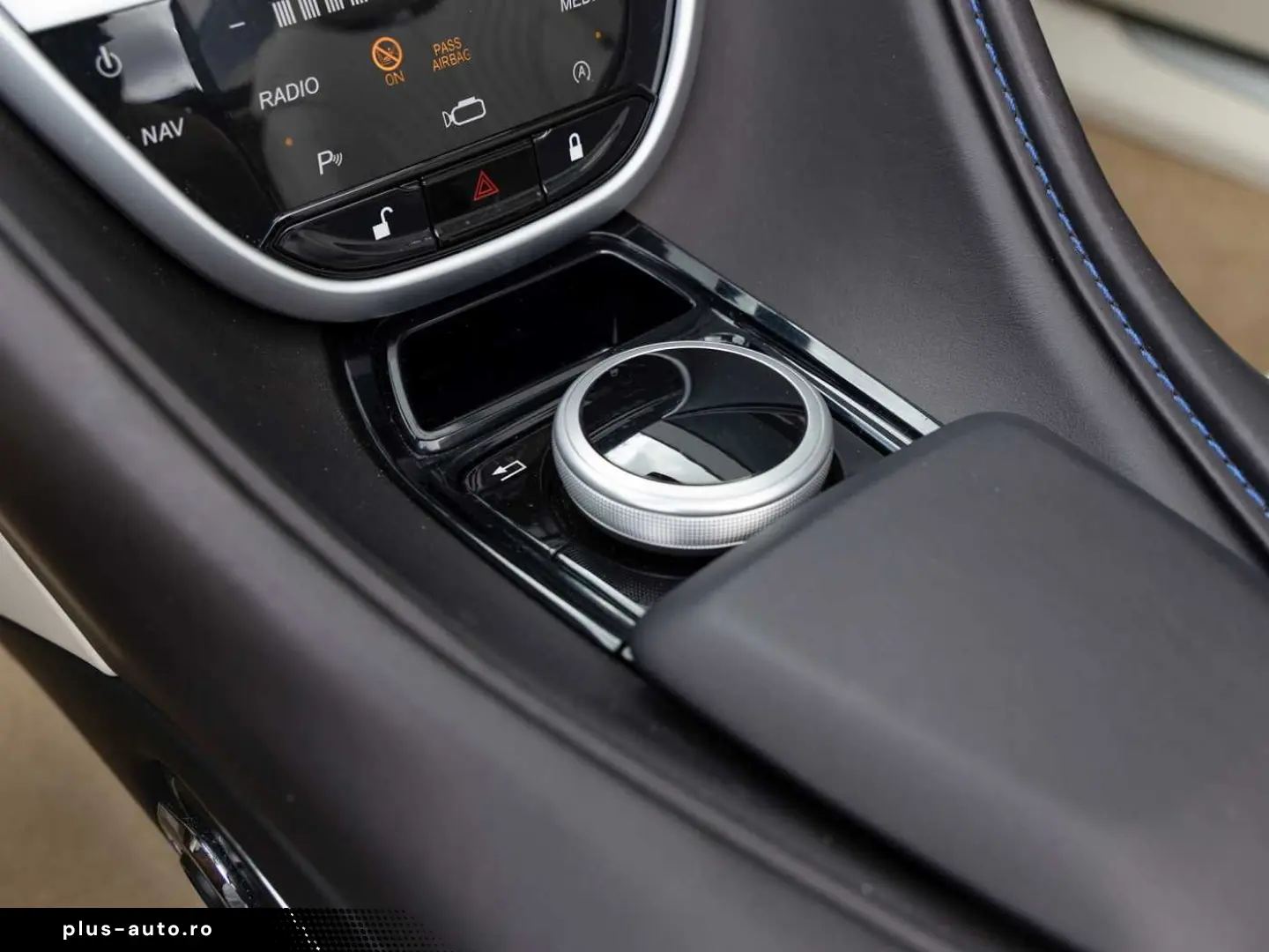 ASTON MARTIN DB11 Volante -Plasma Blue-